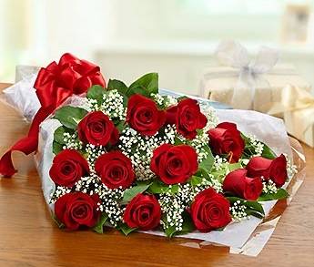 Bouquet of red roses with white babies breath